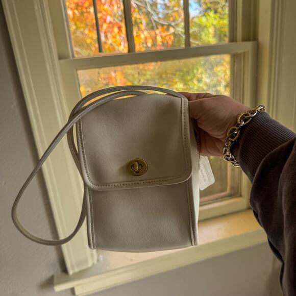 🥛 Rare VTG COACH 9993 White Cream Leather Mini Pocket Purse Brass Turnlock - Picture 1 of 11